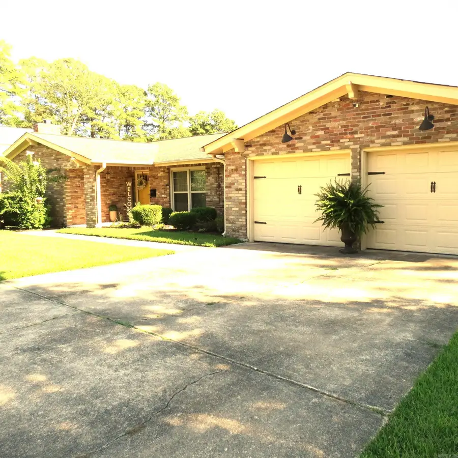 2504 W 42nd Avenue, Pine Bluff, AR 71603 - #3