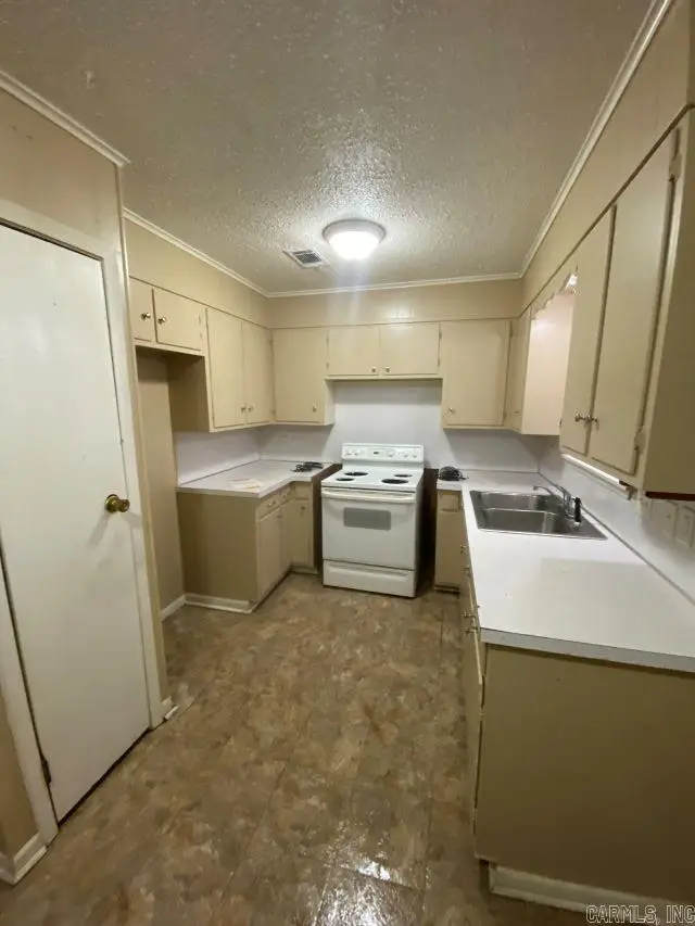 3804 W 25th Avenue, Pine Bluff, AR 71603 - #2