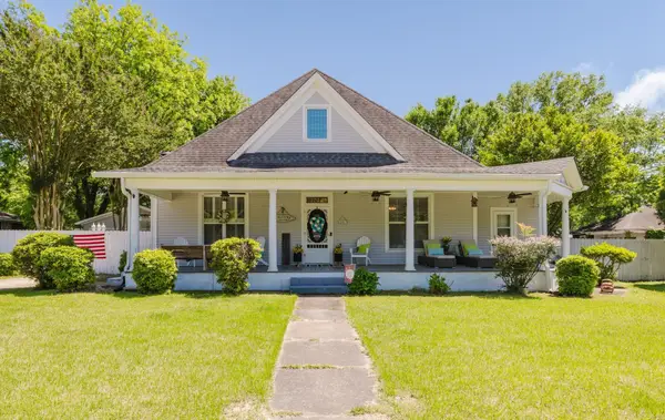107 E Sullenberger Avenue, Malvern, AR 72104