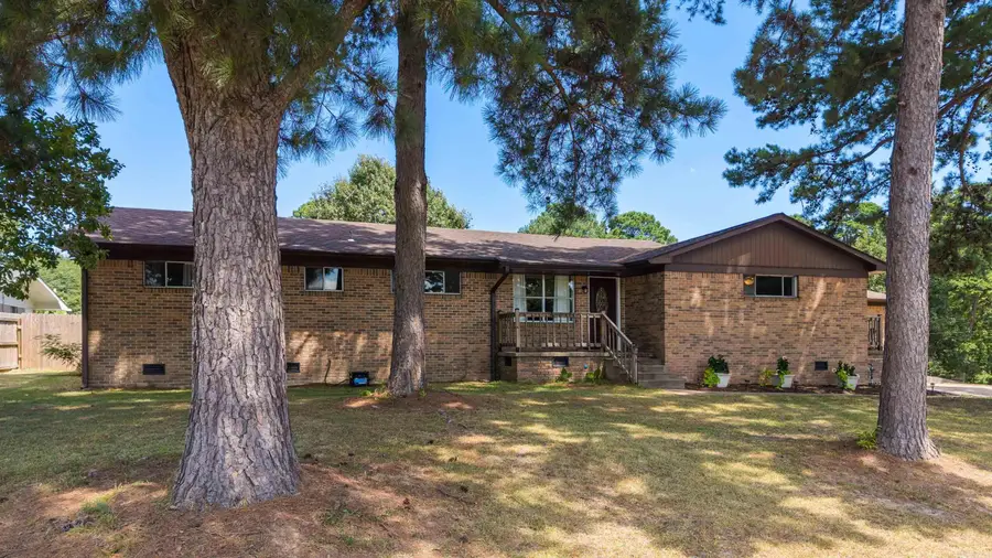 1821 E Lakeview Drive, Benton, AR 72015 - #2