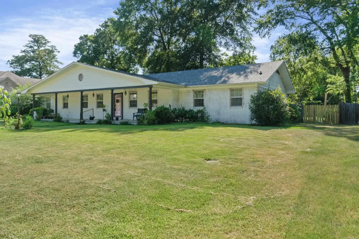 11 Deerwood Dr, Conway, AR 72034 - #1