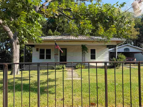 214 E Walnut Street, De Valls Bluff, AR 72041
