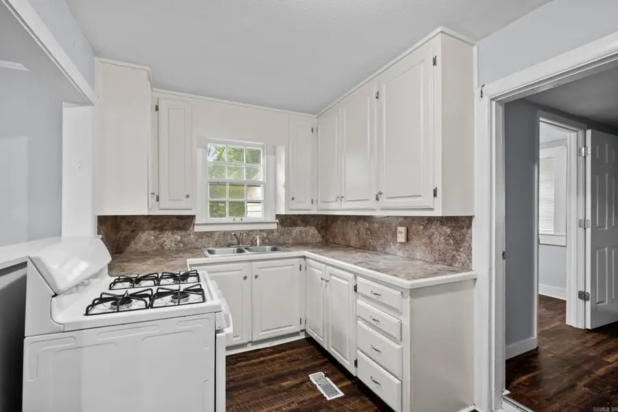 624 W 33rd St, North Little Rock, AR 72118 - #2