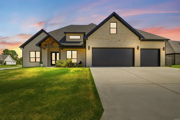 6070 Majestic Waters Drive, Benton, AR 72019