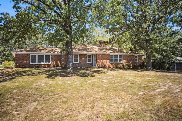 7520 W Markham #A, Little Rock, AR 72205