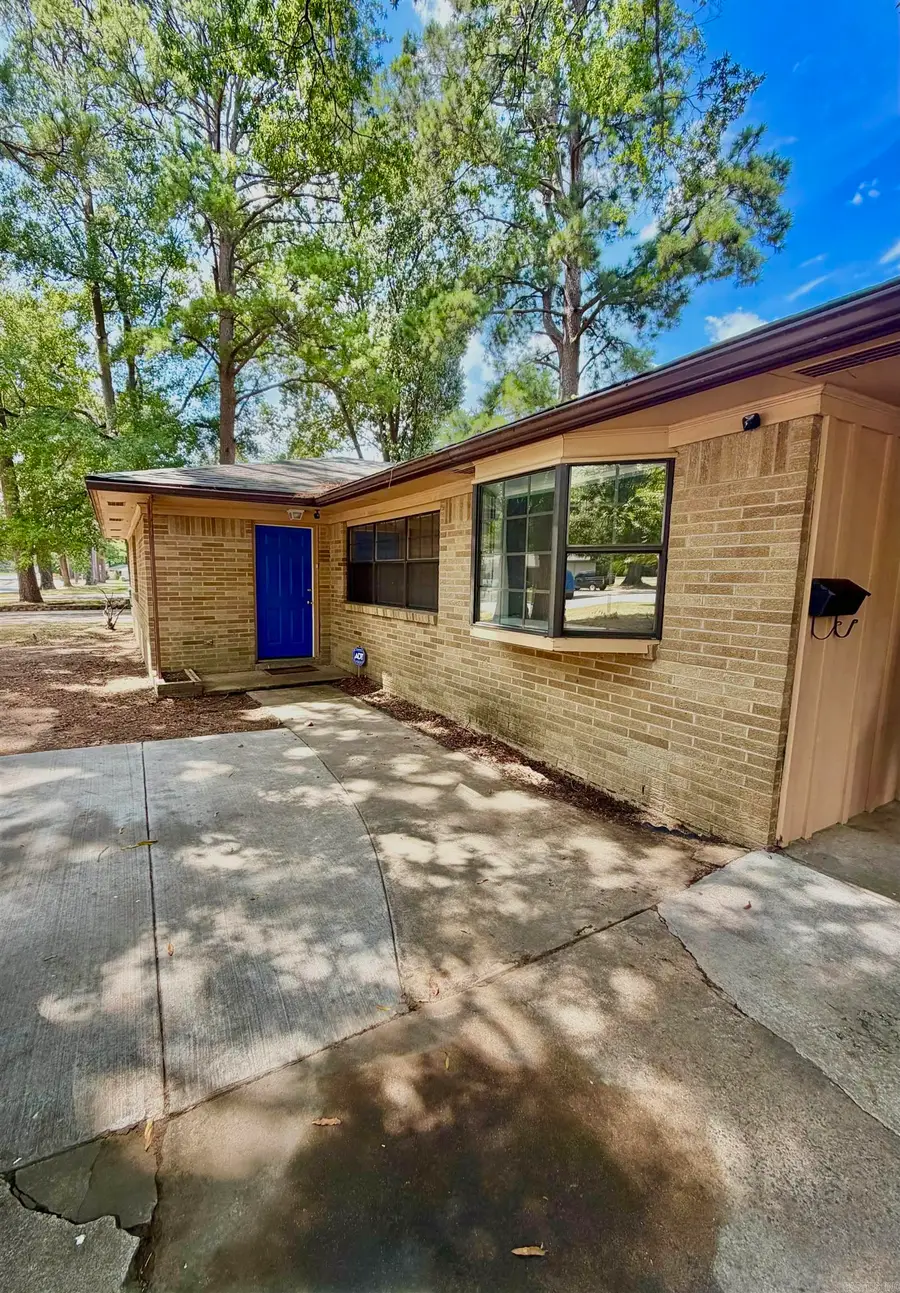 6916 Cloverdale Dr, Little Rock, AR 72209 - #2