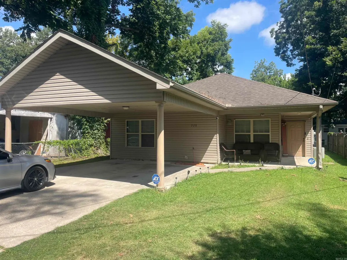 220 School St, McGehee, AR 71654 - #1