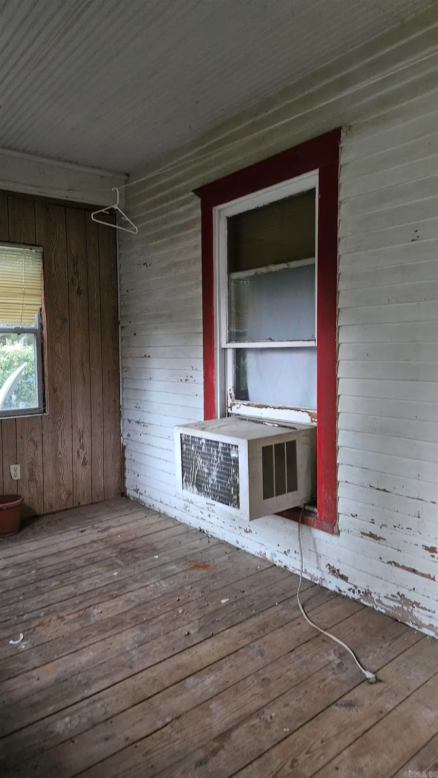 614 W 8th St, Rector, AR 72461 - #3