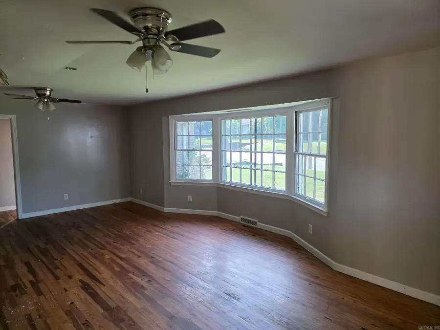 805 W Court, Paragould, AR 72450 - #3