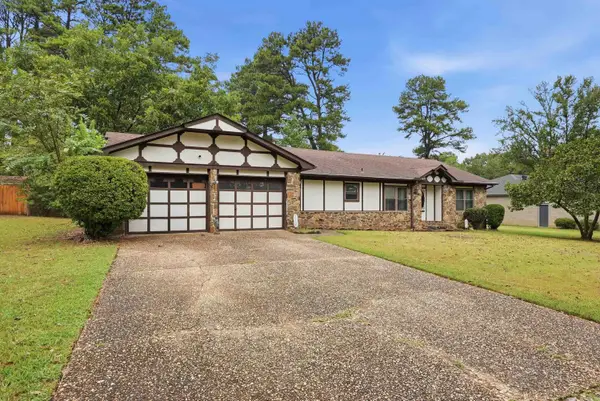 5 Club Rd, Jacksonville, AR 72076