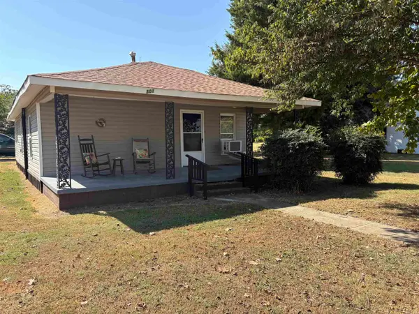 301 New York Avenue, Caraway, AR 72419