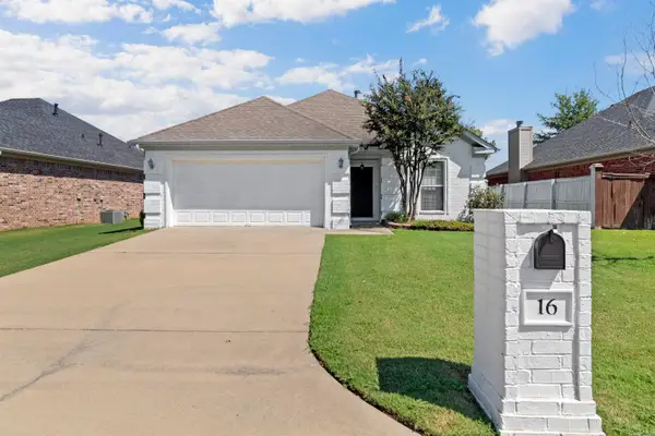 16 Dauphine Pl, Maumelle, AR 72113