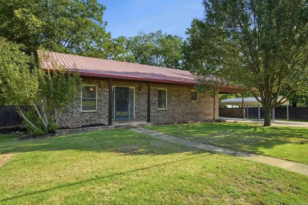 534 Main St., Clinton, AR 72031