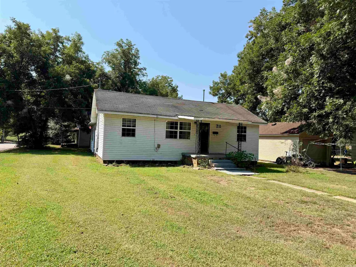211 W Mckennon St, Clarksville, AR 72830 - #1
