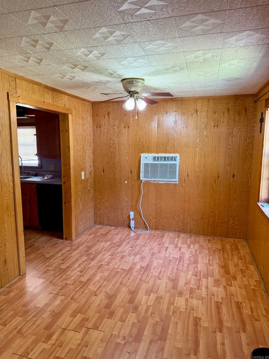 211 W Mckennon St, Clarksville, AR 72830 - #3