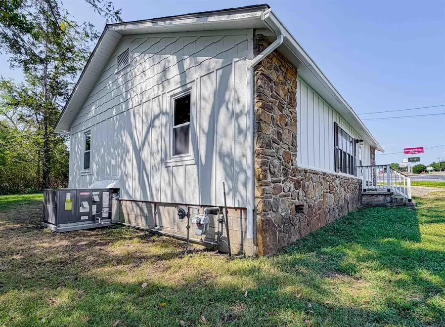 209 W Hwy 62, Yellville, AR 72687 - #3