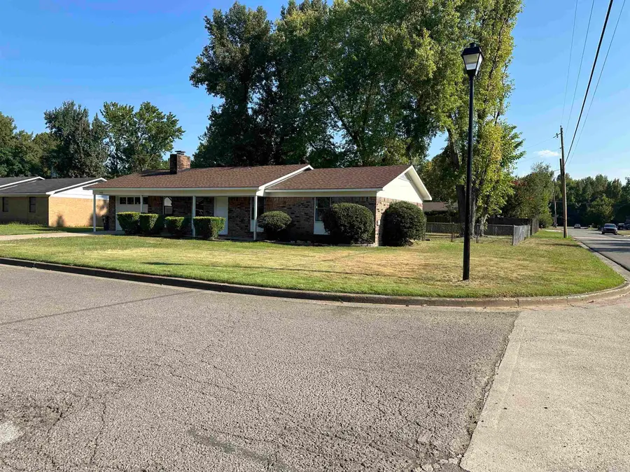 2102 E 14th Street, Russellville, AR 72802 - #2