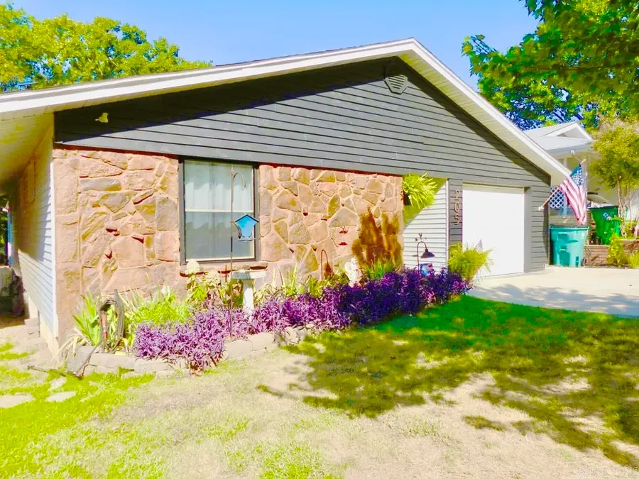 205 S Nightingale Drive, Horseshoe Bend, AR 72512 - #3