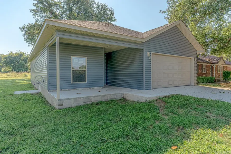 209 Thompson St, Luxora, AR 72358 - #3