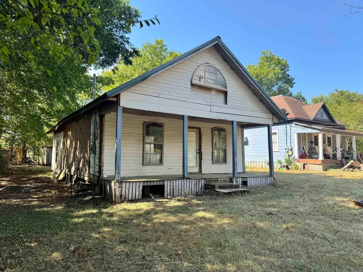 1100 Reeves Ave, Mena, AR 71953 - #1