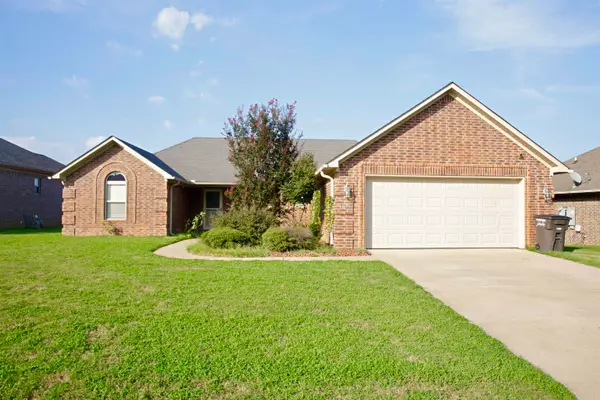 1300 Mesquite Trail, Jacksonville, AR 72076