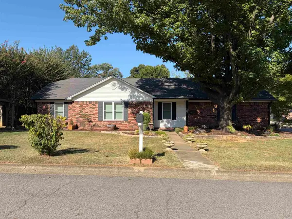 27 Hartwell, Searcy, AR 72143