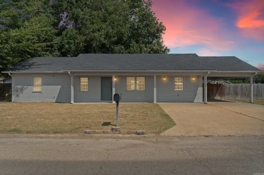 320 E Lawson Avenue, Wynne, AR 72396 - #3