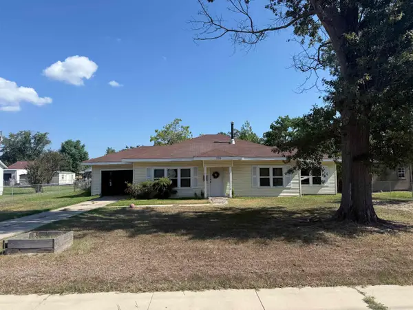 208 W 8th St, Smackover, AR 71762