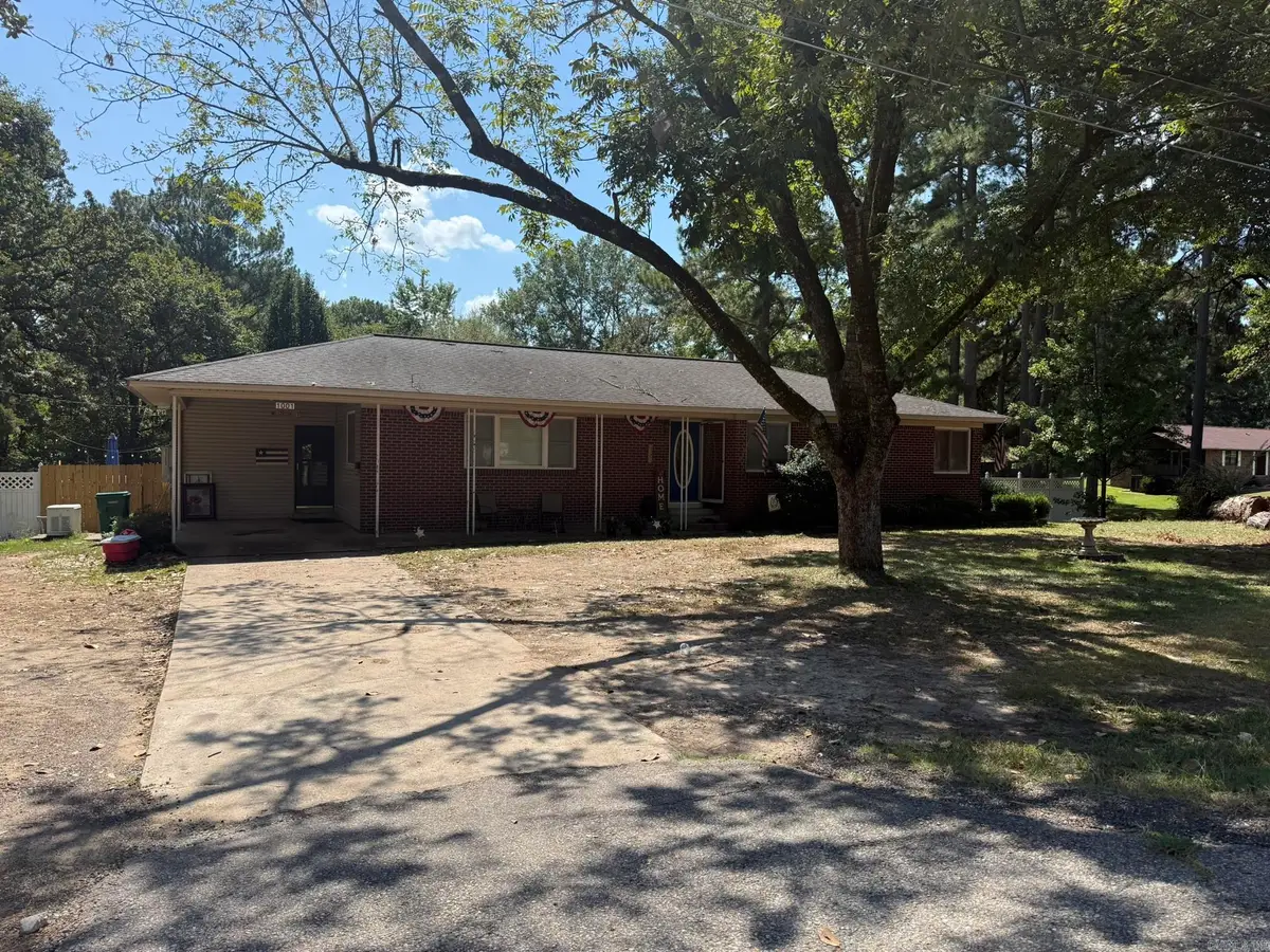 1001 W Sunset Street, Nashville, AR 71852 - #1