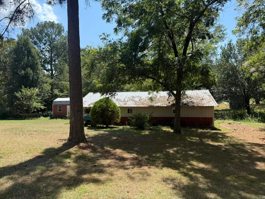 1001 W Sunset Street, Nashville, AR 71852 - #2