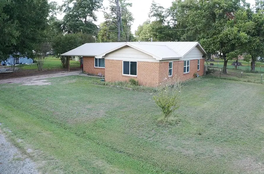 105 E Moore St, Tuckerman, AR 72473 - #2