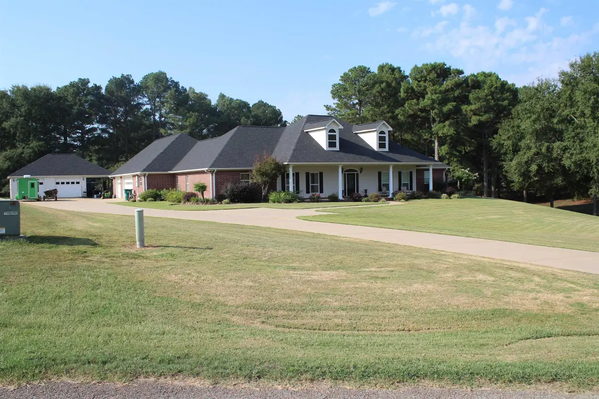 899 Deerwood Ln., Nashville, AR 71852 - #1