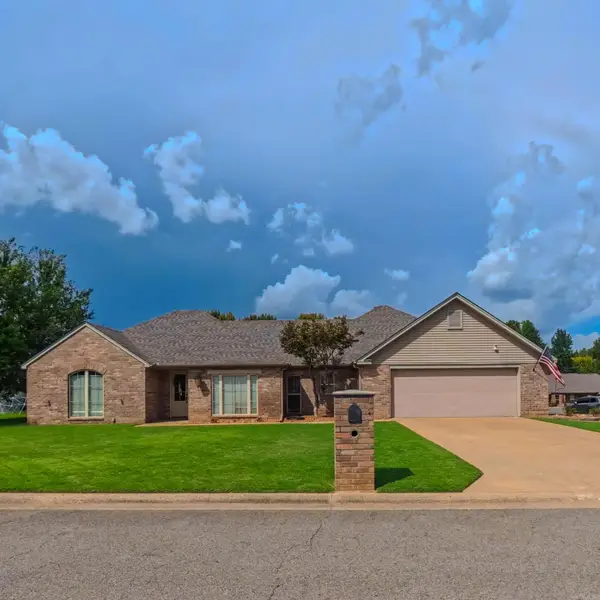 12 Meadowview Dr., Searcy, AR 72143