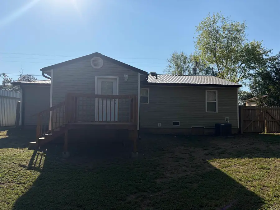 439 S Main St, Salem, AR 72576 - #3