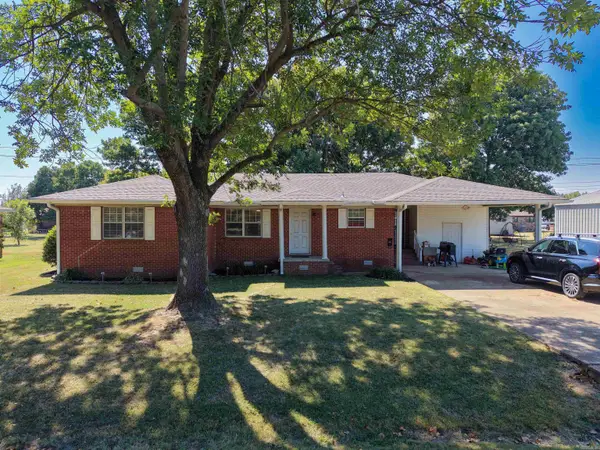 806 E Elm St, Walnut Ridge, AR 72476