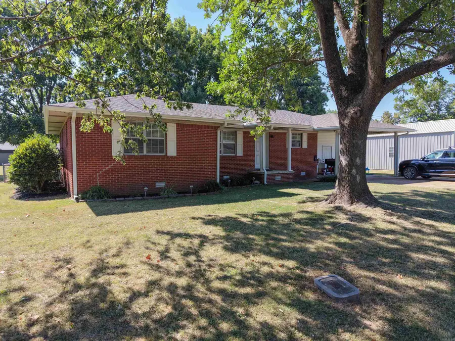 806 E Elm St, Walnut Ridge, AR 72476 - #3
