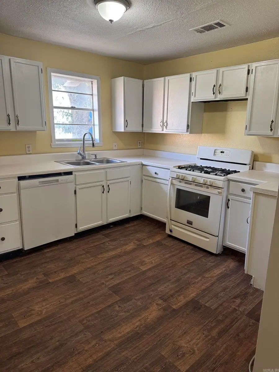 131 S Walnut Street, Steele, MO 63877 - #3