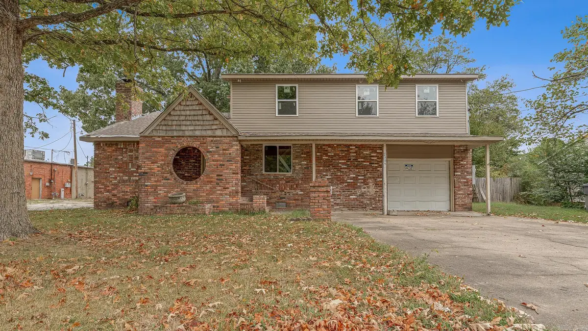 1204 W Cherry Avenue, Jonesboro, AR 72401 - #1
