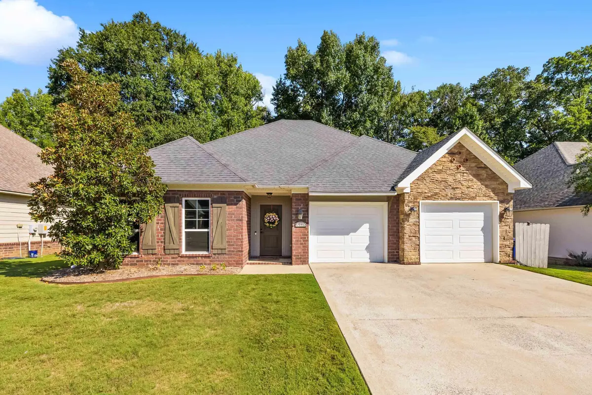 1980 Massee Gardens, Conway, AR 72034 - #1