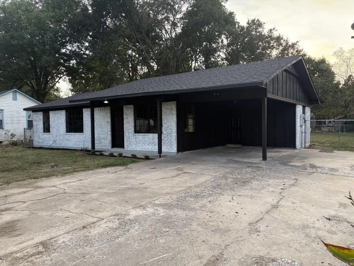 606 S Vine Street, Stuttgart, AR 72160 - #1