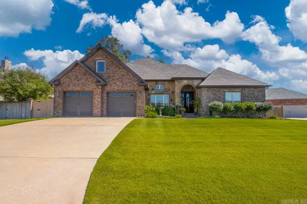 124 Lake Valley Dr, Maumelle, AR 72113