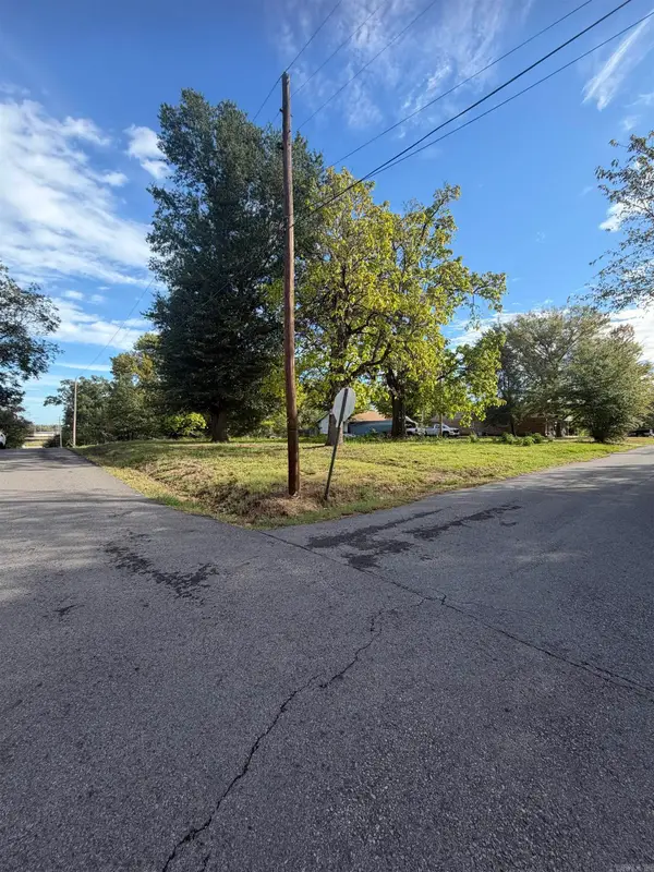 501 E Center Street, Morrilton, AR 72110