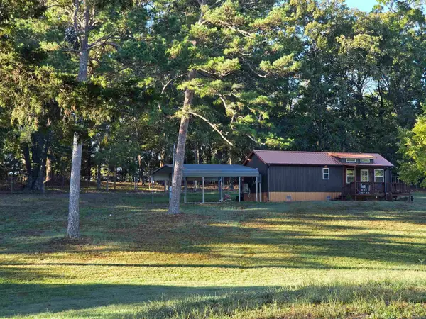 137 W Barton Avenue, Cove, AR 71937
