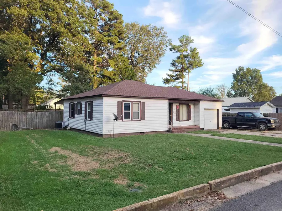225 S Cagle St, Rector, AR 72461 - #2