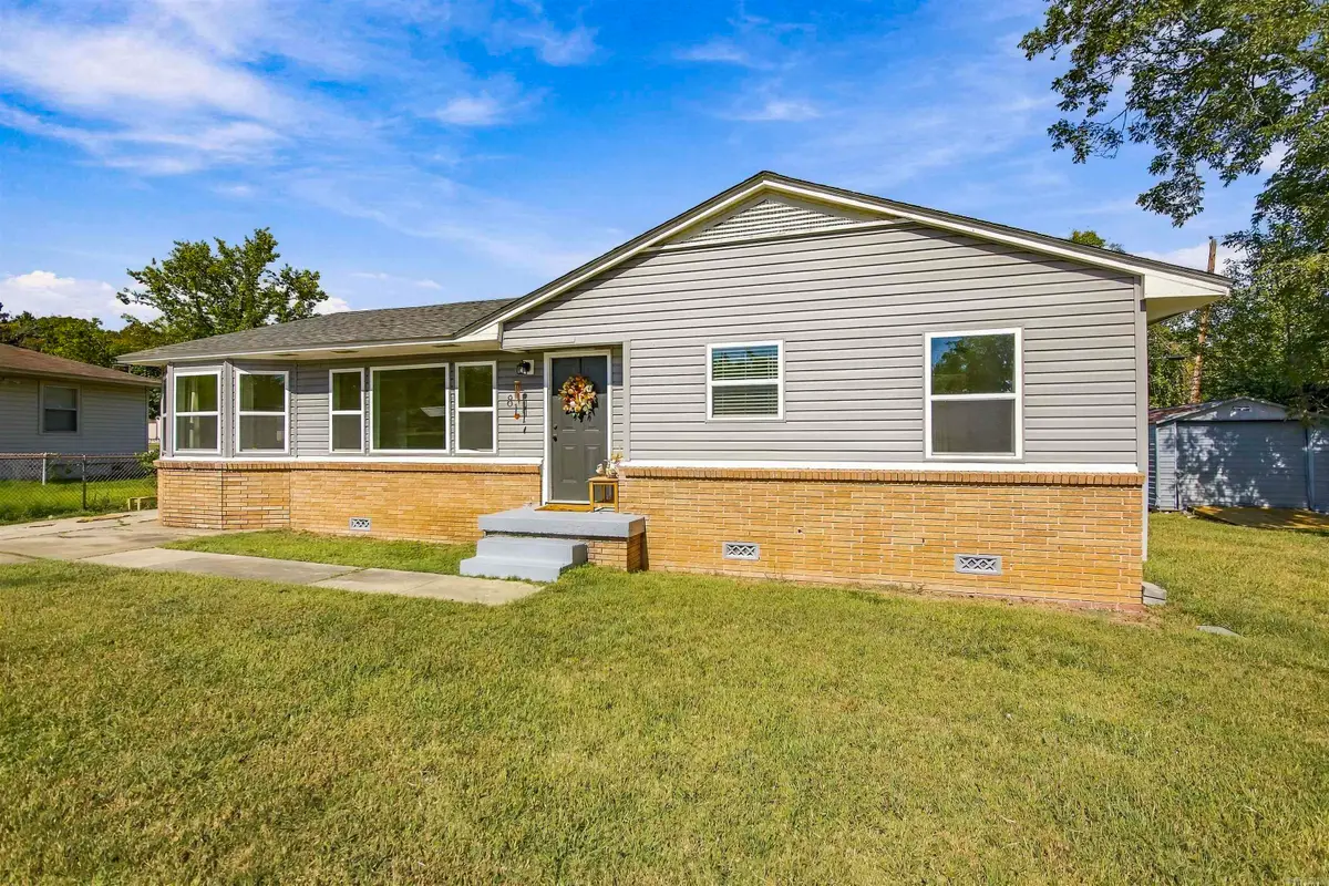 811 Shamrock Dr, North Little Rock, AR 72118 - #1