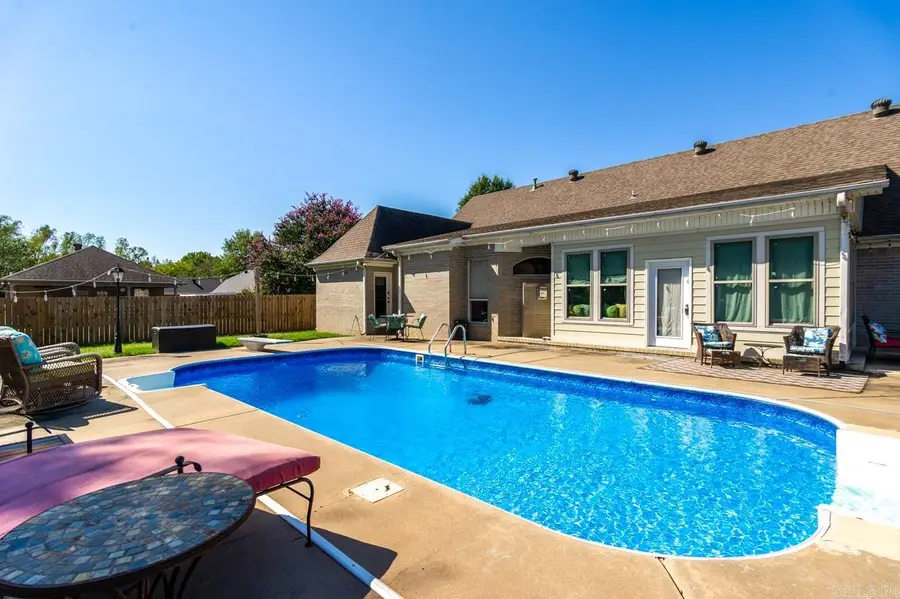 320 Castlegate Dr, Conway, AR 72034 - #2