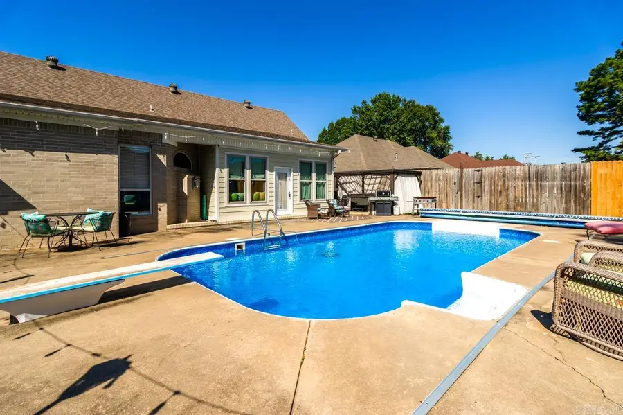 320 Castlegate Dr, Conway, AR 72034 - #3