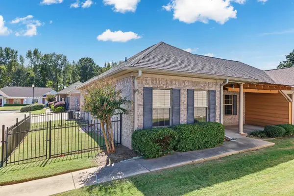 1306 Stagecoach Village, Little Rock, AR 72210