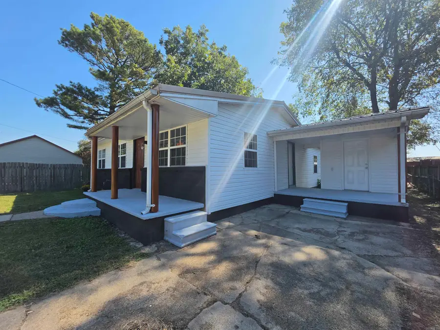 1302 E Court St, Paragould, AR 72450 - #3