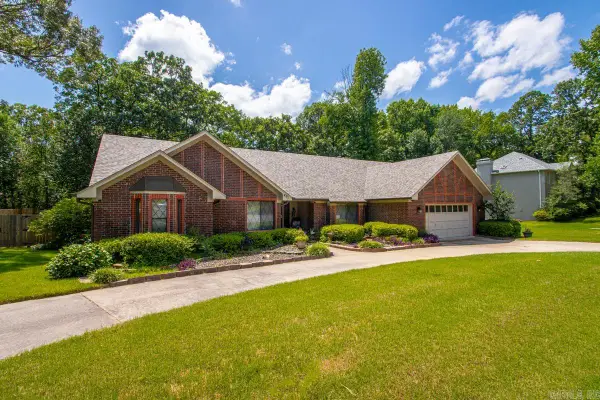 401 Arnold Palmer Dr, Maumelle, AR 72113